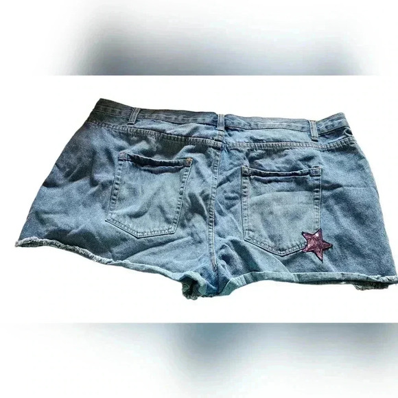 Forever 21 PLUS Embellished Denim Shorts (sz 18) - Picture 2 of 5
